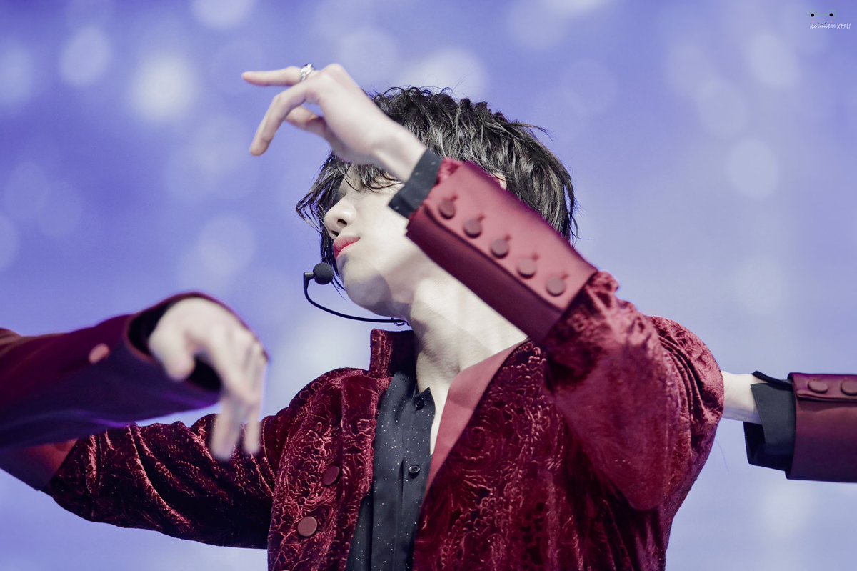 200105 골든디스크 高清

🕺왕자가 춤을 추고 있다🥺

#세븐틴  #SEVENTEEN  #The8 #디에잇 #徐明浩 #서명호 <a href="/pledis_17/">세븐틴(SEVENTEEN)</a>