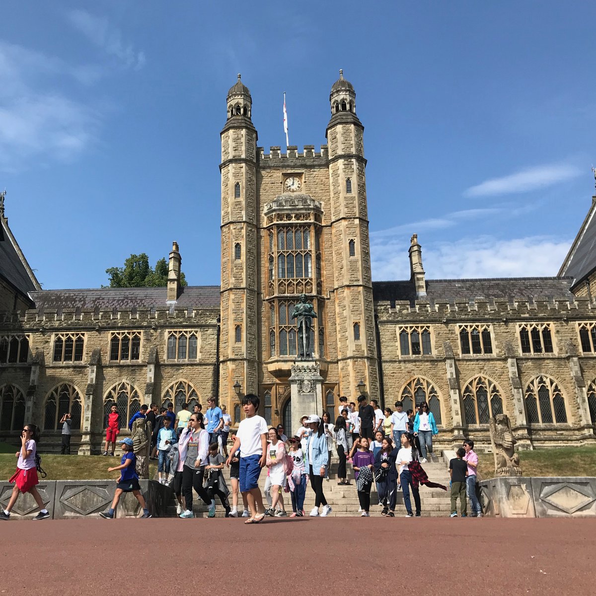 Today is the day… Applications are OPEN! 🤩

Will you be joining us this summer? 
Junior programme: 3rd-17th July
Senior programme: 17th-31st July

Bookings available via our website 👇malverncollegesummerschool.co.uk

#MalvernCollege #MalvernCollegeSummerSchool #SummerSchool2022