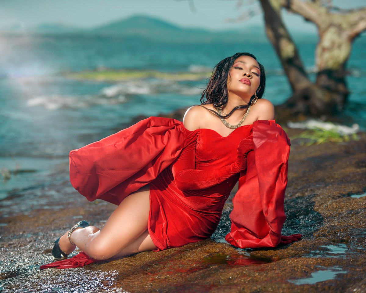 Afriteller : <a href="/pia_pounds/">Pia</a>
Outfit : IG /kais_divo_collection 
Mua : IG / _saidabeauty 
Hair : IG /natna_natural_hair ,satisfashionug 
📸™ : <a href="/PhotographyUg/">Walter Photography Ug</a>

#melaninking