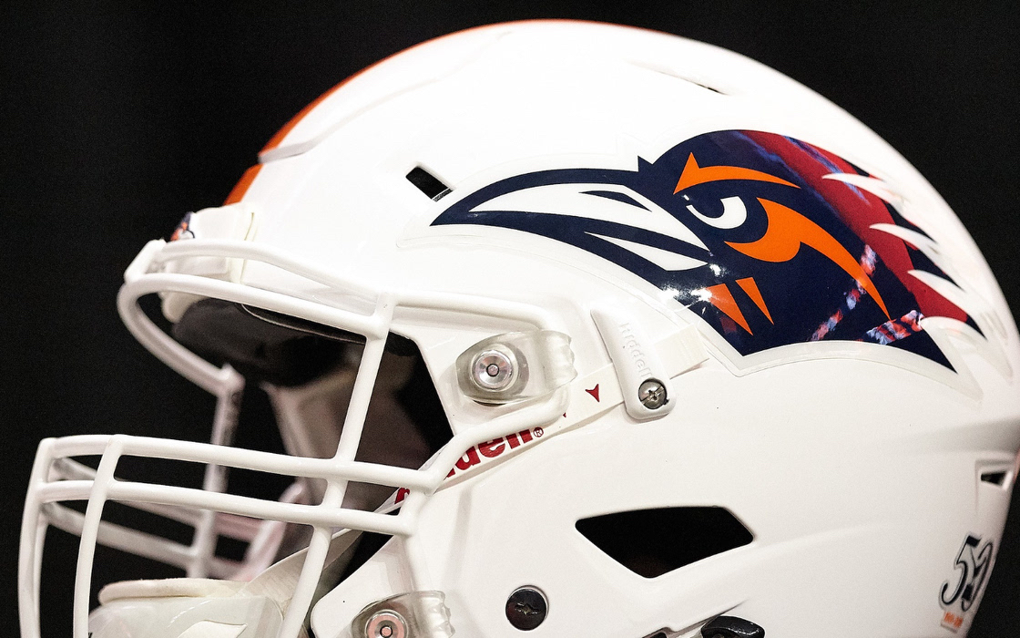 Headed to #FilltheDome for this weekends UTSA game 🏈? Make it a weekend, Book your stay now and save up to 10%!