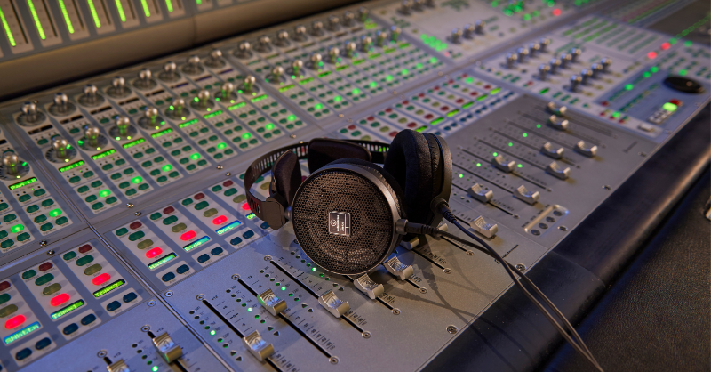 USAudioTechnica's tweet photo. #ICYMI: We shared how to replace the #earpads on your ATH-#R70x #headphones in our latest “Question of the Week”: https://t.co/l3YCEb27EG #AudioTechnica https://t.co/0hVPnBkjPG