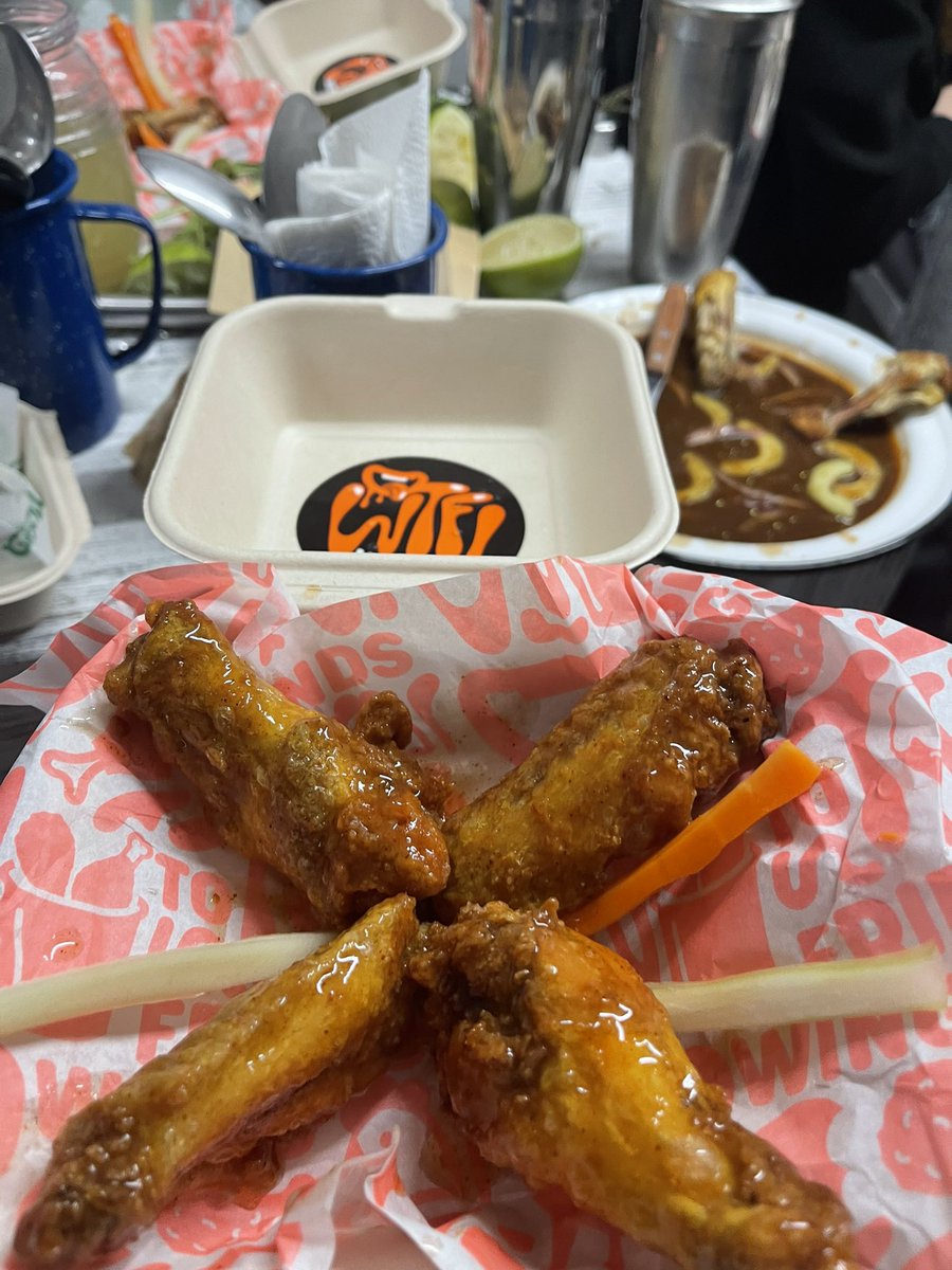 mezcaloro's tweet image. Estás alitas estarán a la venta en @VirkoMx por tiempo limitado así que corran que están buenísimas 😋🍽  #orodeoaxacaexperience #eltiempoesoro