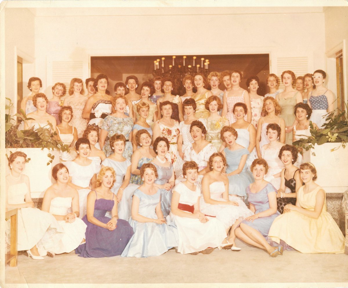 AlphaChiOmegaHQ tweet picture