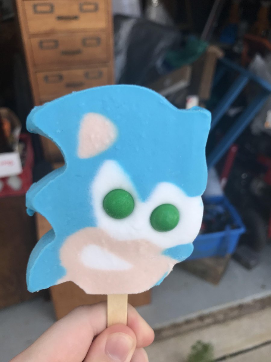 Whoa -  someone just told me Sonic the Hedgehog is from a video game? I thought we were doing a movie adaptation of the ice cream bar https://t.co/4FdeOU5NtL