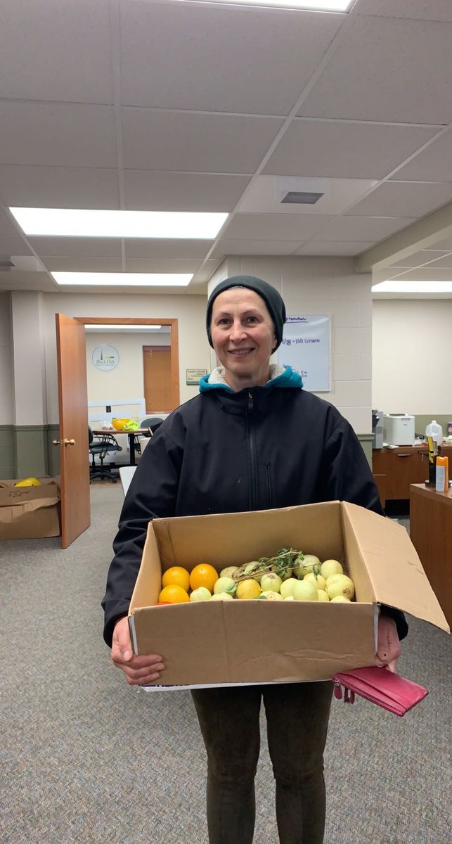 BHSUSustainable's tweet photo. As autumn comes closer our harvest is drawing to an end. You can get up to 5 pounds daily. Come to the Campus Garden from 4pm-5pm daily! The garden is behind Apartment G, Ask for the Garden student-intern, Tanya.
Let us know if you visit &amp; tag us in a post of your harvest!🍅🥒🥔 https://t.co/cjiURSPN6u