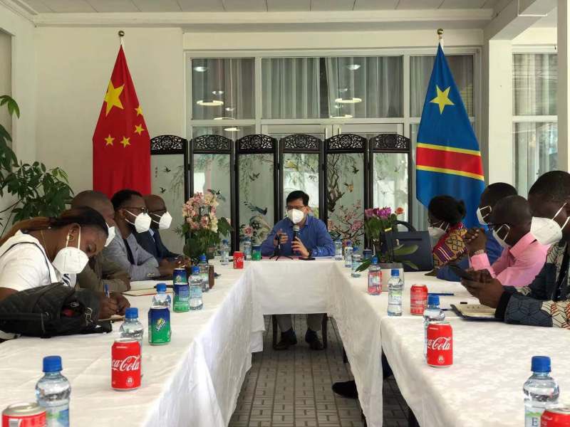 Amb_ZhuJing's tweet photo. A la veille du 72ème anniversaire de la🇨🇳, je suis très heureux d'avoir partagé ce moment de festivité avec des amis de la presse congolaise. Nous sommes tous convaincus que la consolidation du partenariat stratégique et gagnant-gagnant🇨🇳🇨🇩est dans les intérêts à long terme 1/2 https://t.co/HiGAdftRJP