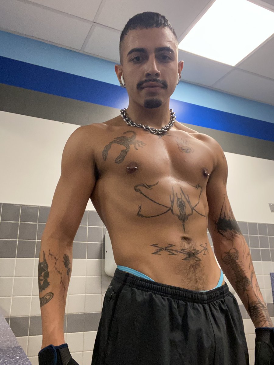 puppychulo69's tweet photo. hi https://t.co/8GJhrZPbYk