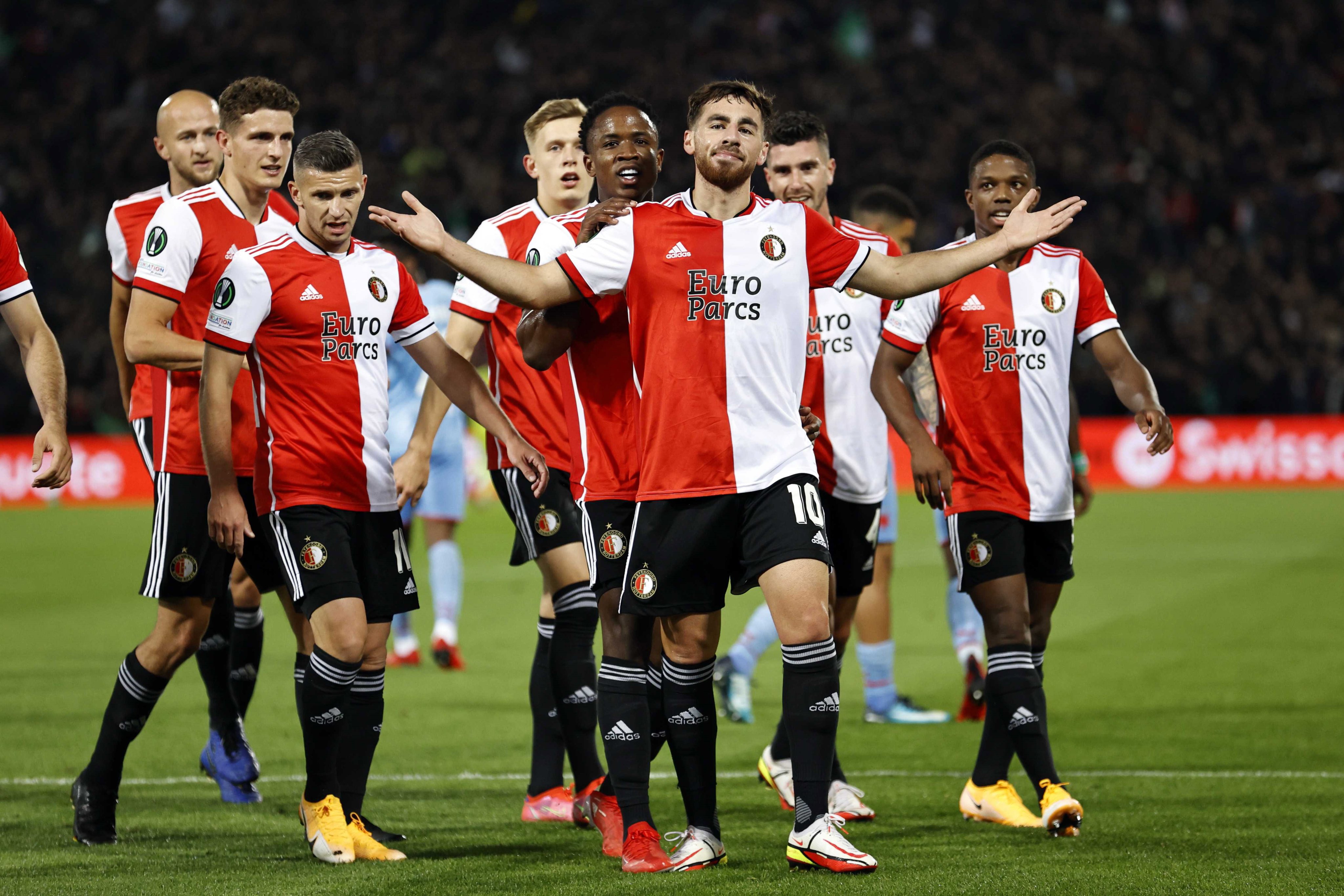 SportsCenter on Twitter: "#Video ¡Participación sudamericana en la victoria  del Feyenoord! Senesi y Sinisterra fueron titulares en el 2-1 contra Slavia  Praga en la #ConferenceLeague. ¡Reviví lo mejor! https://t.co/8gY7Ffbe28" /  Twitter