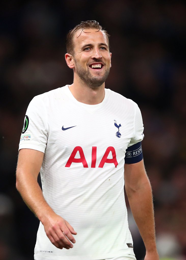 VBET_uk's tweet photo. 𝐇𝐞’𝐬 𝐁𝐚𝐜𝐤. 

⚽️ 68'
⚽️ 77'
⚽️ 88'

Harry Kane scores a 20 minute hat-trick from the bench against Mura.👏

#UECL https://t.co/bexpW22Aer