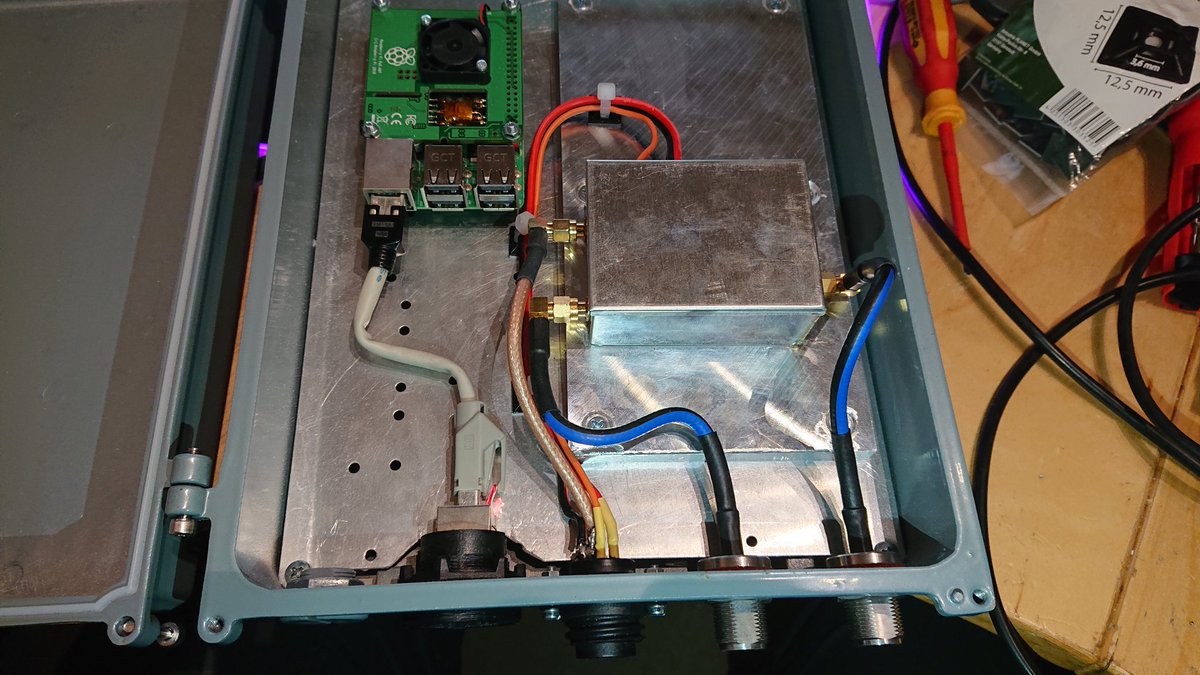 flo_0_'s tweet photo. Some progress with building @dl0cre_n18's Uplink unit for #QO100. @amsatdl Upconverter boxed and tested. Webinterface works.
#nevernotbuilding #hamradio #amsat https://t.co/0ZZeeFyxVS