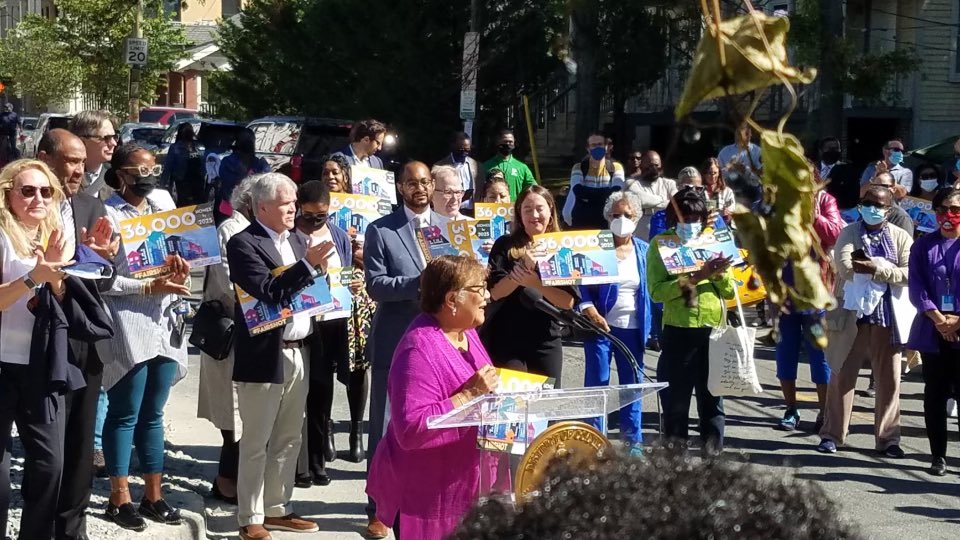 AnitaBondsDC's tweet photo. Today we made a historic investment of $400 million into the Housing Production Trust Fund to continue building &amp; preserving affordable housing across the district. https://t.co/JvPjASg21R