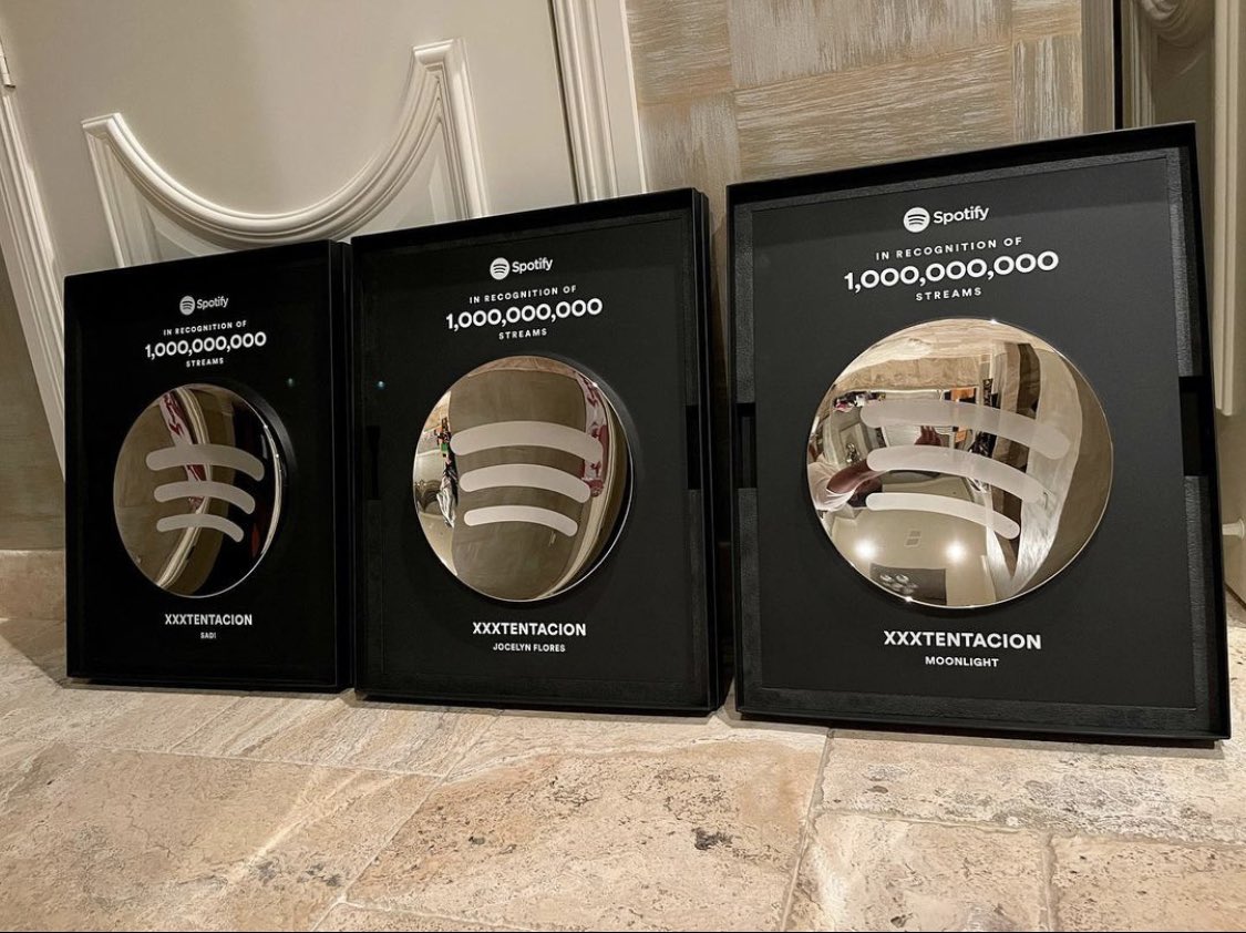 X’s Spotify Plaques for achieving 1 Billion streams on SAD!, Moonlight and Jocelyn Flores. 

Legendary 🖤