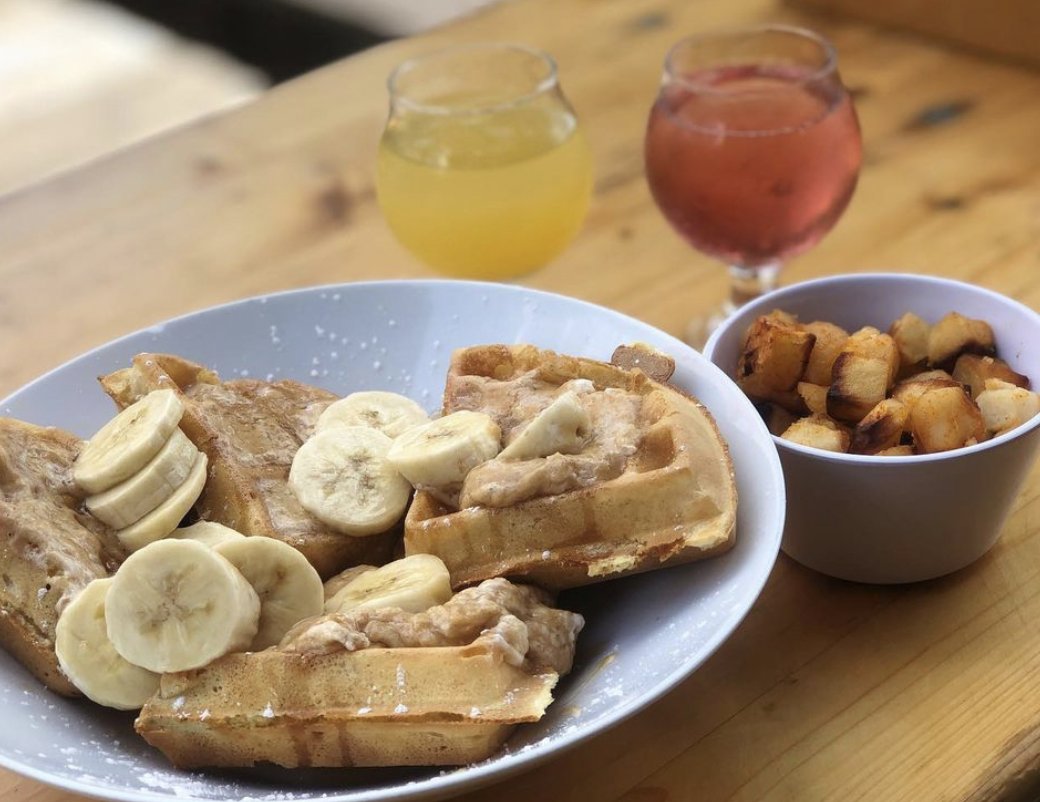 LegionBrewing's tweet photo. T-3 days until brunch is back! We're already pumped for Beermosas, PB &amp; Fluff Waffles, and #FriendsAndFootball.

A reminder that brunch is served every Sunday from 11am - 2pm. Cheers!

📸: @designerdiva1103 on IG https://t.co/lhJAlBplj9