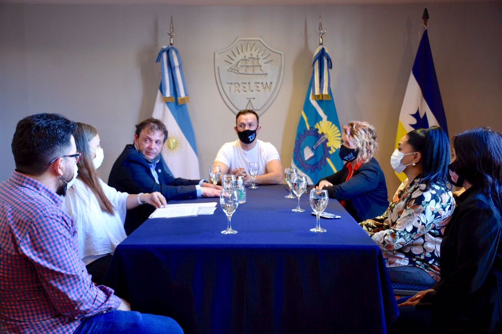 Firmamos con la UNPSJB un convenio para colaborar en el desarrollo del Diplomado en Vecinalismo, Universidad y Políticas Públicas.
Una propuesta académica que sirve para formar nuevos dirigentes y seguir fortaleciendo la calidad institucional y democrática en nuestra ciudad.