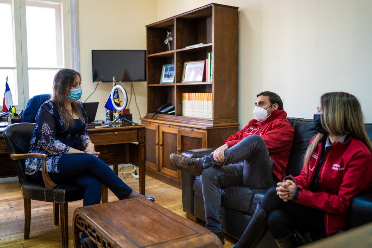 💠 Nuestro subsecretario <a href="/fdoarab/">Fernando Arab</a>, en su primera actividad de visita en #Magallanes, se reunió con la Delegada Presidencial Regional <a href="/jrojasgar/">Jennifer Rojas García</a> para abordar diversas temáticas relevantes en materia laboral para la región 🙌🙌 <a href="/VSchiattino/">Victoria Cortes Schiattino</a> <a href="/SubsecTrabajo/">Subsecretaría del Trabajo</a> <a href="/MintrabChile/">Trabajo y Previsión Social</a>