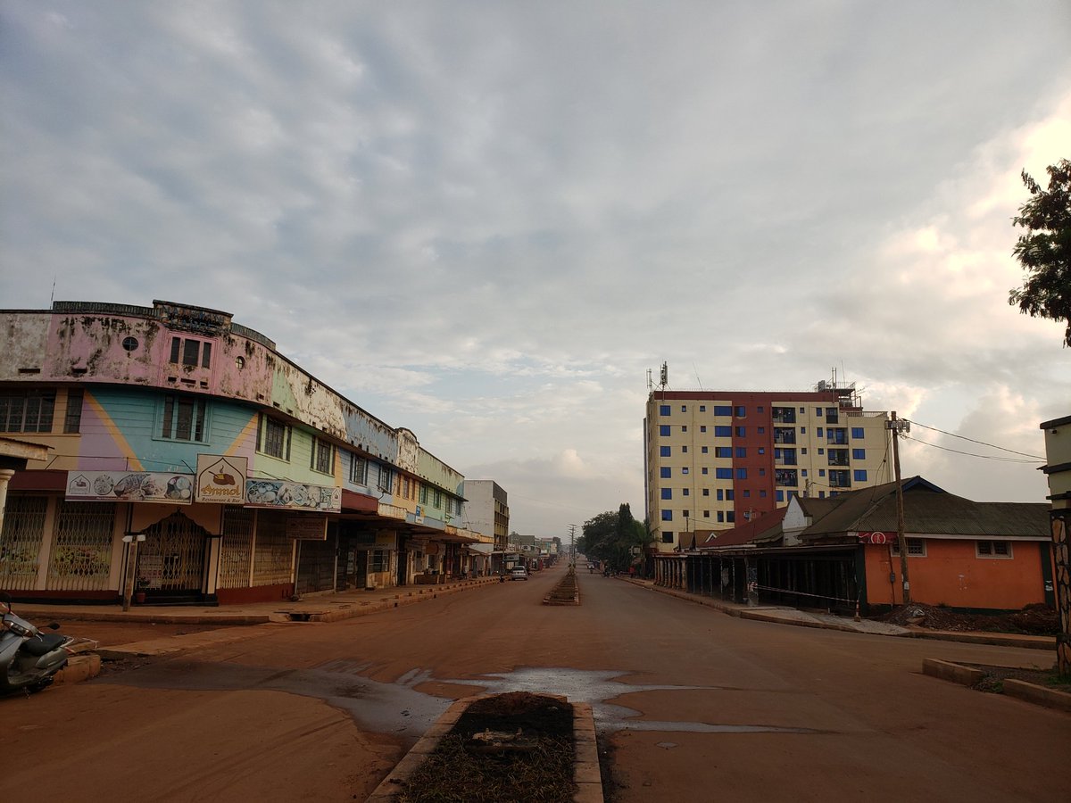 RichardTuwangye's tweet photo. Jinja at 7am on a working day. 
This is the street i step out onto when I walk out of my Hotel (#BackAndBeyond) on Main Street. No hurry here!
Nsula mu kibuga nga kalooli.😊😄. 
 @jinjacity
@amanyaowejinja https://t.co/YWYoUAUexV