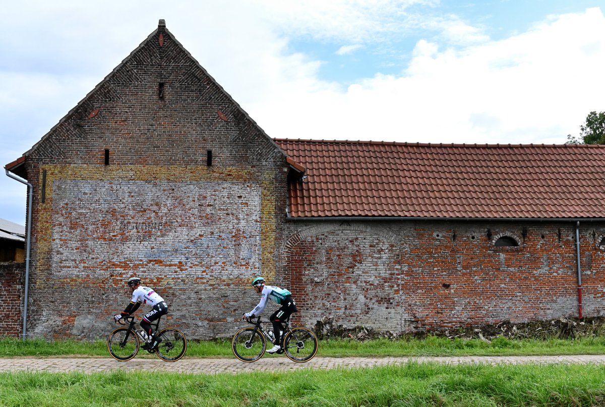 petosagan's tweet photo. Recon time! There are many roads with cobblestones but only one Hell of the North! 

C'est l'heure de la reconnaissance! Il y a plein de routes pavées mais un seul Enfer du Nord! 
@BORAhansgrohe @Paris_Roubaix

(Photos @veloimages / @billy_lebelge) https://t.co/hn5m0h67yz