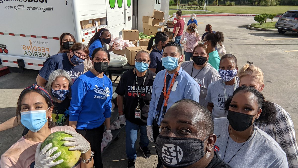 MrEsterAISD's tweet photo. We had fun yesterday working together and helping give back to our families! @HoustonFoodBank @MarcellaES_AISD @ms_escutia @ortizteach @ZammyEstrada @AldineISD #MarcellaStrong https://t.co/X4I9ZbZqey