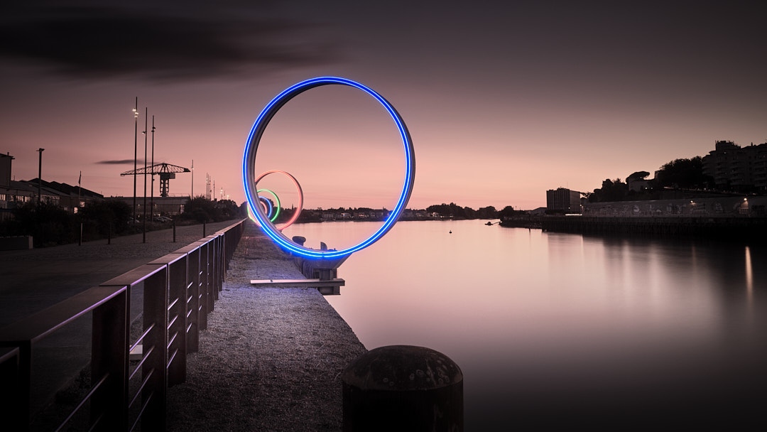 Premiers soirs d'automne sur la Loire à Nantes. Toujours un plaisir malgré les premiers frimas de profiter de ces lumières si colorées.
#nantesmaville #nantescity #nantespassion #nantestourisme #nantesfr