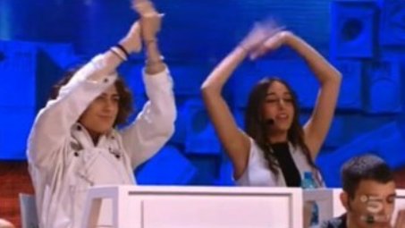 ThisCasino's tweet image. Jo: "dobbiamo farle capire a questa ragazza di avere un pentimento"
Katia: "ma ragazze ha chiesto scusa in mille modi"
Lulu: "si ma è stata scontrosa e ipocrita, e poi doveva chiedere scusa prima"
Katia: "eh vabbè ragazzi allora siete prevenuti anche voi" 

 #gfvip