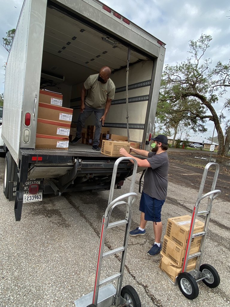SCPPS's tweet photo. Our child nutrition department and distribution center are gearing up for our phase 1 school reopenings! It is food delivery day at @JBM_Cougars. We can’t wait to see our students back in our buildings. #BuildingBlocksNotBarriers #SCPPSStrong https://t.co/MsOdxhjNjn