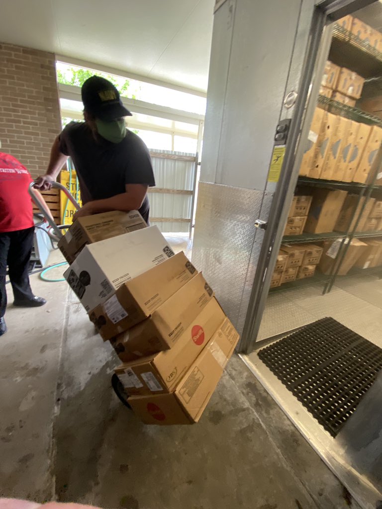 SCPPS's tweet photo. Our child nutrition department and distribution center are gearing up for our phase 1 school reopenings! It is food delivery day at @JBM_Cougars. We can’t wait to see our students back in our buildings. #BuildingBlocksNotBarriers #SCPPSStrong https://t.co/MsOdxhjNjn