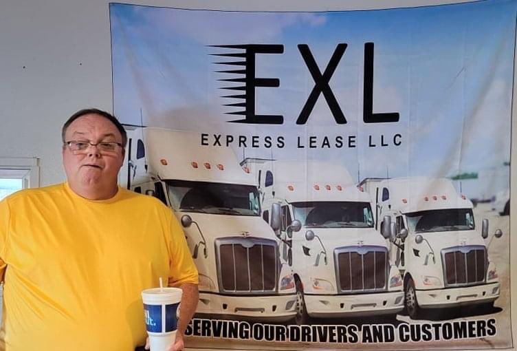 goexpresslease's tweet photo. Welcome aboard Steve! Steve will be joining our local team drivers and will be home daily making a guaranteed daily paycheck with bonuses. Welcome to the family! https://t.co/m8ihDORmlE
