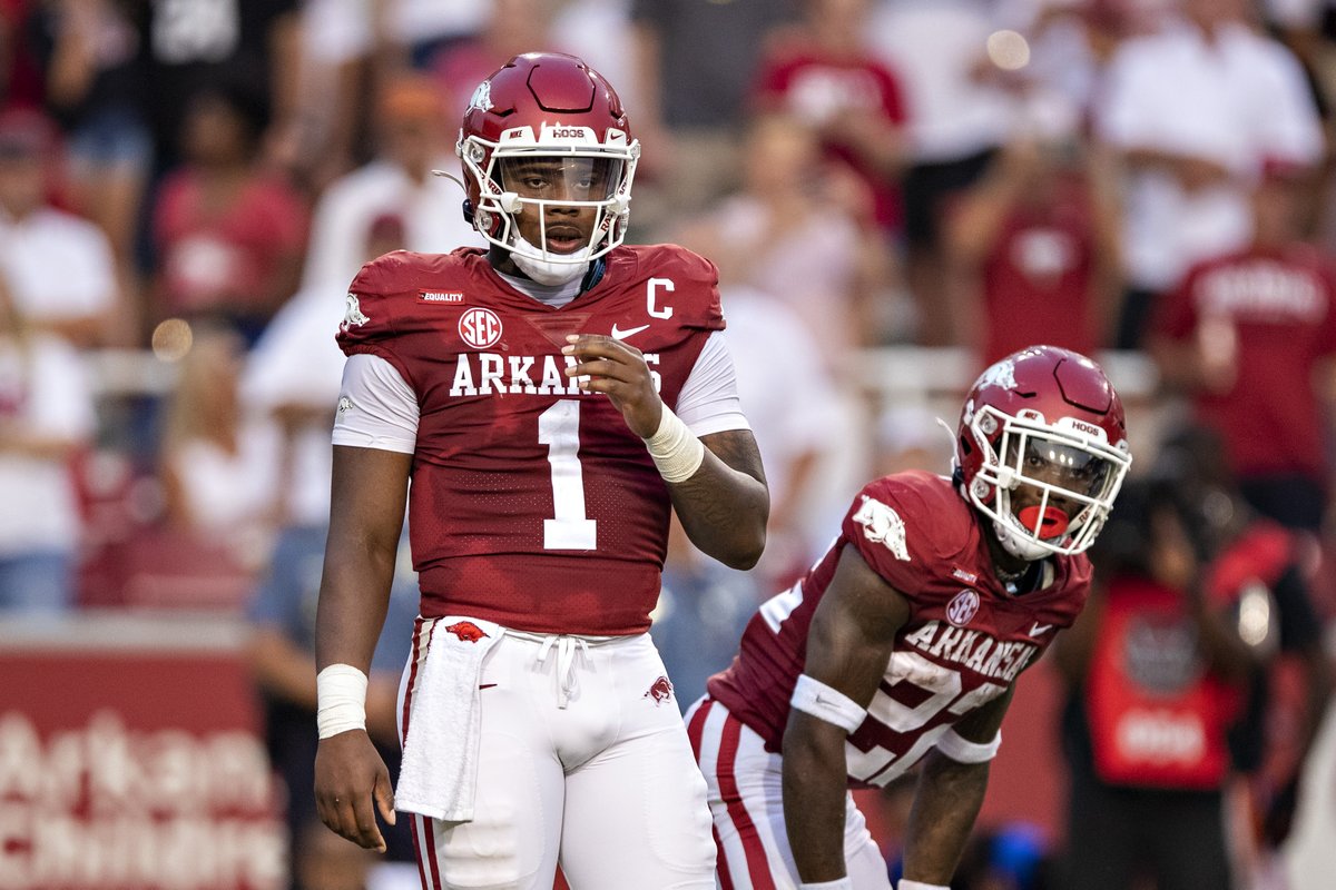 BR_CFB's tweet photo. No. 8 Arkansas is 4-0 for first time since 2003:

Wk 1: W vs. Rice
Wk 2: W vs. then-No. 15 Texas
Wk 3: W vs. Georgia Southern
Wk 4: W vs. then-No. 7 Texas A&amp;M

Razorbacks real this year? 👀 https://t.co/r1DmH8U95C