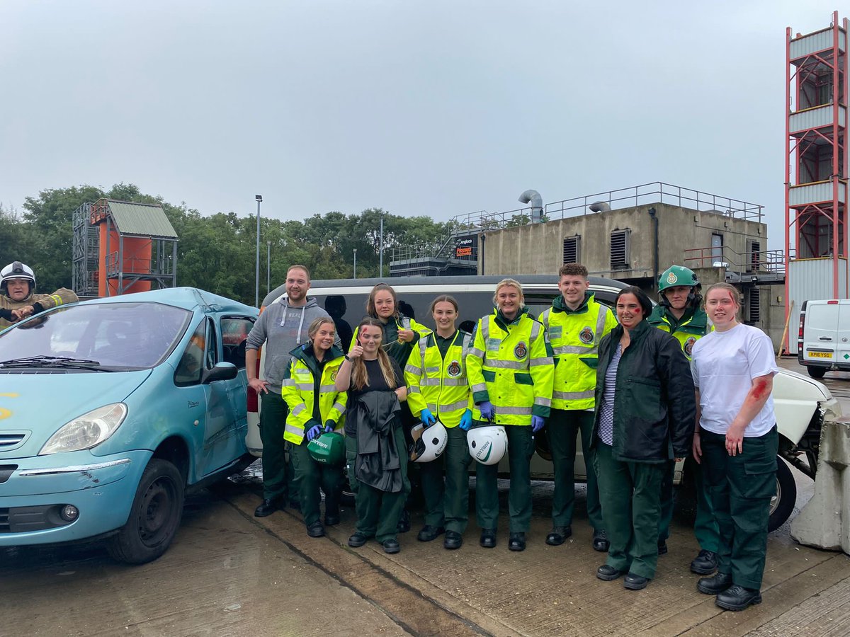 uohparamedics's tweet photo. Today our @UniOfHull Paramedic Students engaged in some amazing #MDT learning with @HumbersideFire and @YorksAmbulance - thank you to all involved 🚒🚑🤕 https://t.co/TjX5MeoS5h