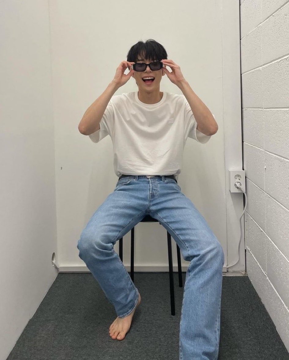 เราต้องรักตัวเอง แม้ว่าจะไม่มีใครรักเราก็ตาม ไม่เป็นไรเลยนะครับผมจะรักคุณเอง — โดยอง NCT 🐰