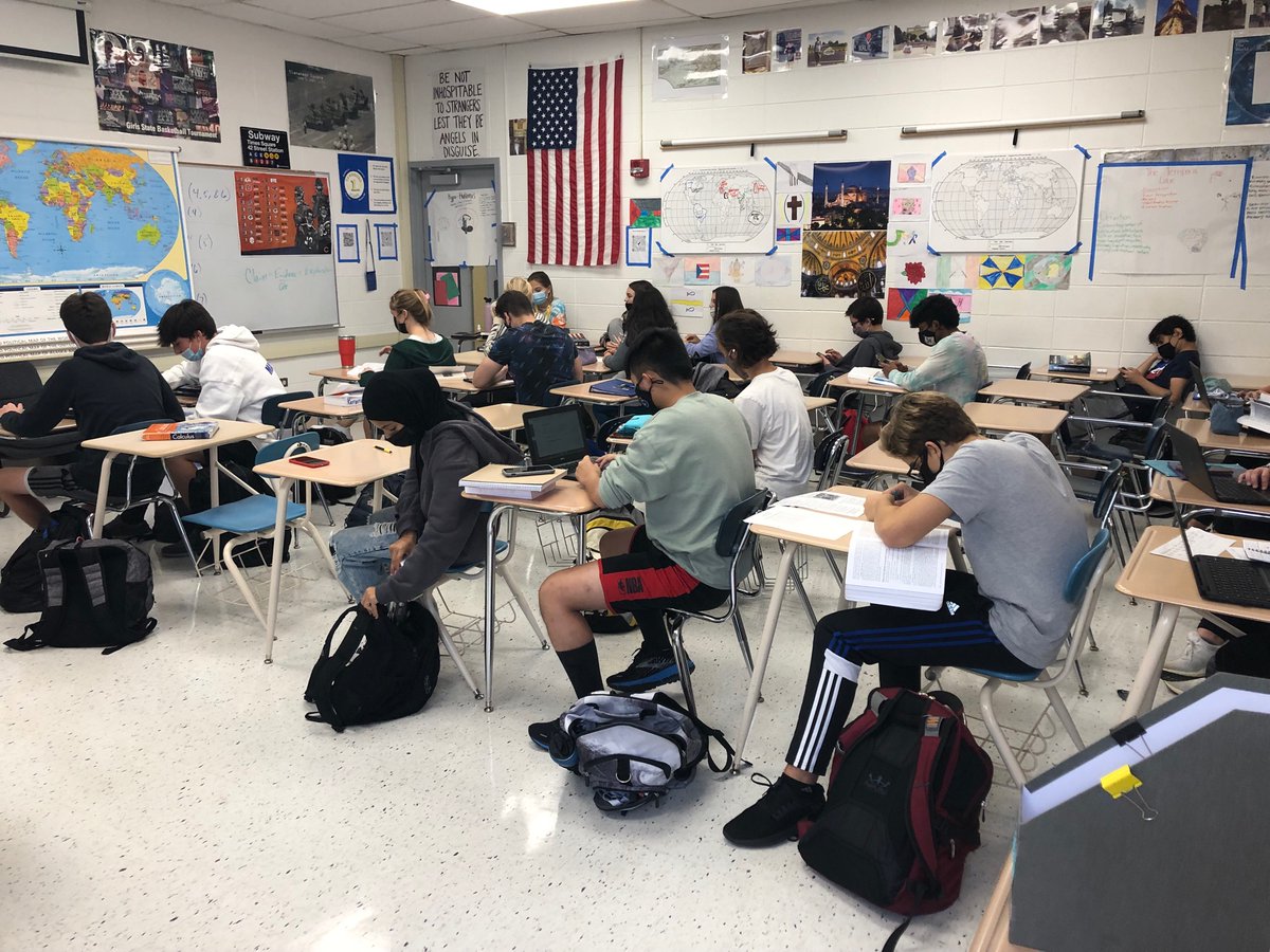 MrMattera's tweet photo. The SSRC is rockin’ n’ rollin’ through Thursday quiz prep! @SandburgHS @DSmithCSHS https://t.co/1QAmBXRVE8