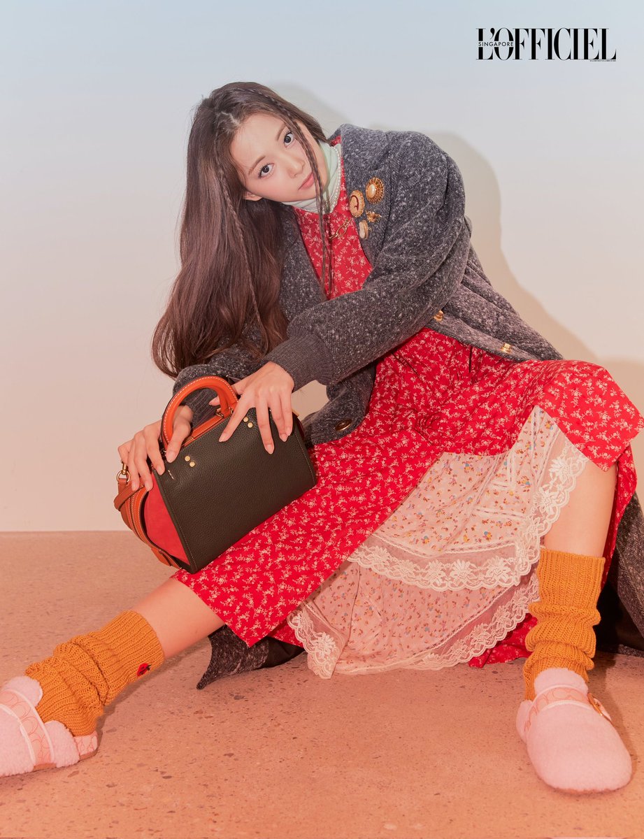 tzugallery's tweet photo. TZUYU x L'OFFICIEL https://t.co/REP2x0UA29
