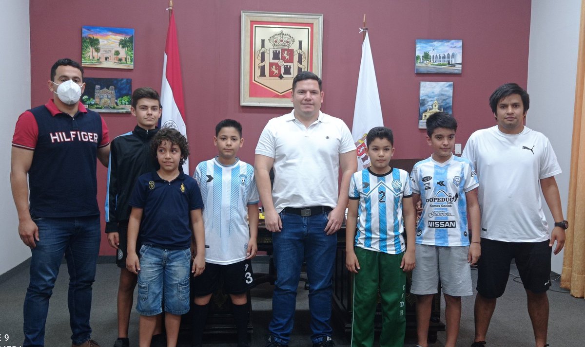 munivca_py's tweet photo. #Futsal | Hoy recibimos a la Escuela de Futsal con sus coordinadores Diego Jacquet y Mario Leguizamon, quiénes nos estarán representando en un campeonato de Futsal  en la Ciudad de Pdte. Franco en las categorías C9 al C16.

al! https://t.co/z34H31ZmgK