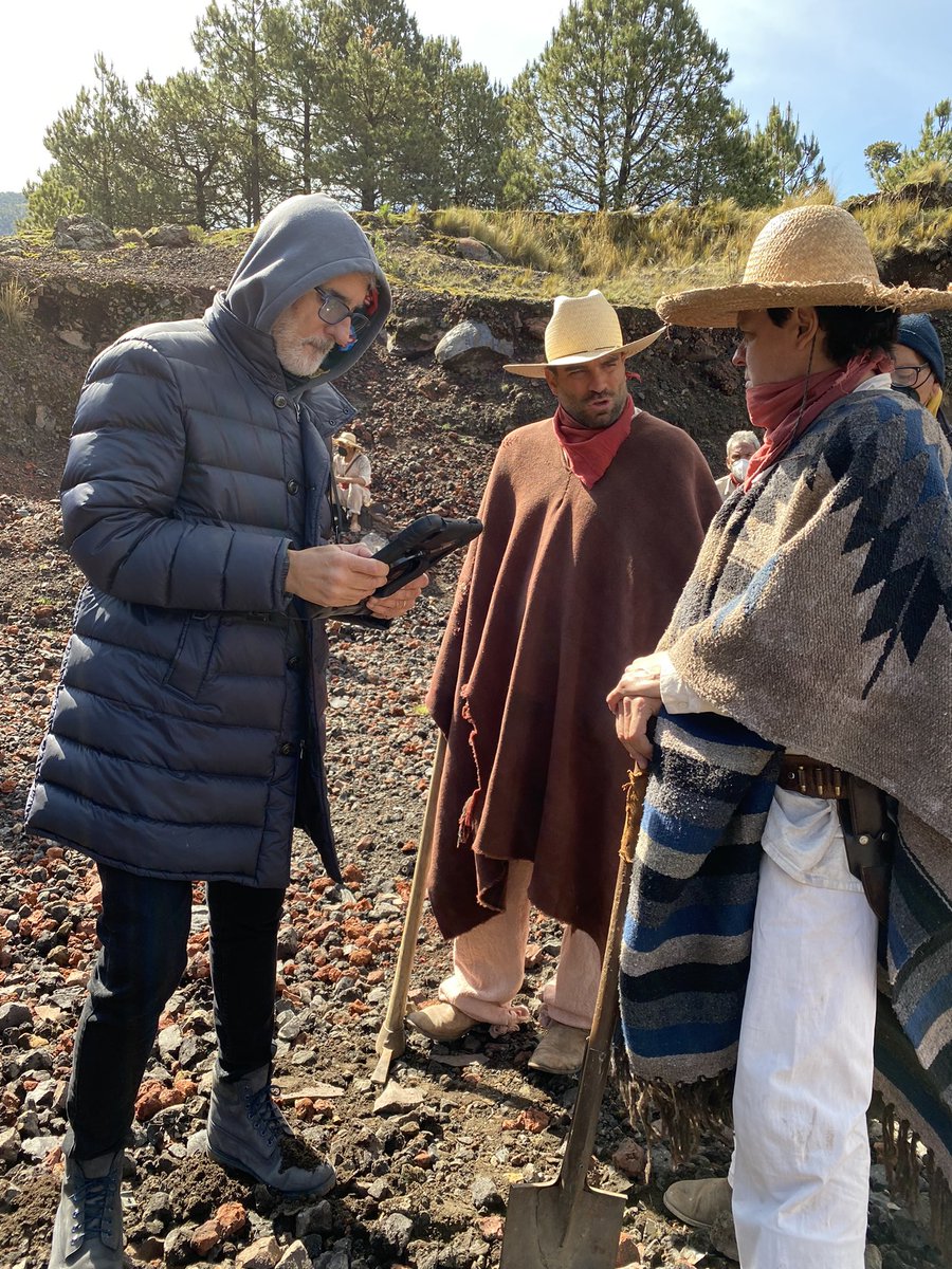 Escrita por <a href="/zelkoland/">Luis Zelkowicz</a> … bajo la batuta de <a href="/marconiev/">Marcos Santana</a> y <a href="/karenbarroeta/">karen barroeta</a> … con grandes de verdad como <a href="/pedro_fer/">Pedro Fernández</a> <a href="/alejandronones/">alejandro nones</a> <a href="/CaroMirandaOf/">Caro Miranda</a> <a href="/MarkTacher/">Mark Tacher</a> llegamos con <a href="/MalverdeLaSerie/">MalverdeLaSerie</a> por <a href="/Telemundo/">Telemundo</a> a las 10/9 centro … que #orgullo #unica #IMPERDIBLE