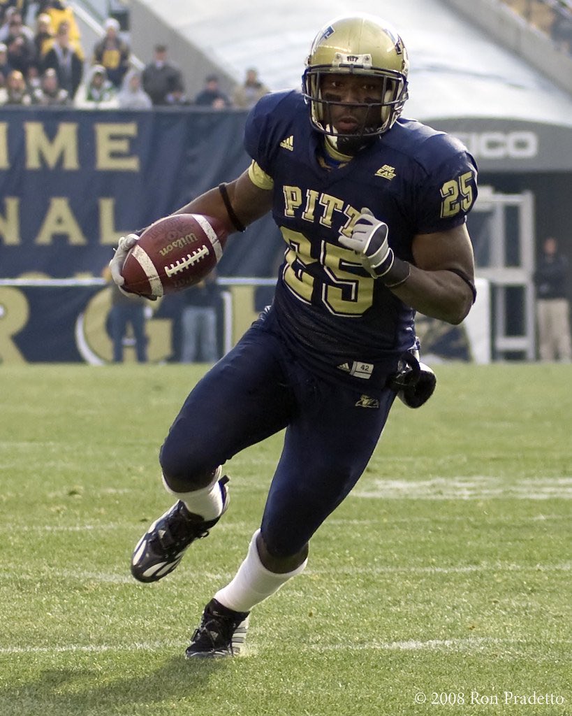 CFBTalkDaily's tweet photo. Legend https://t.co/WTCqIfzKGG