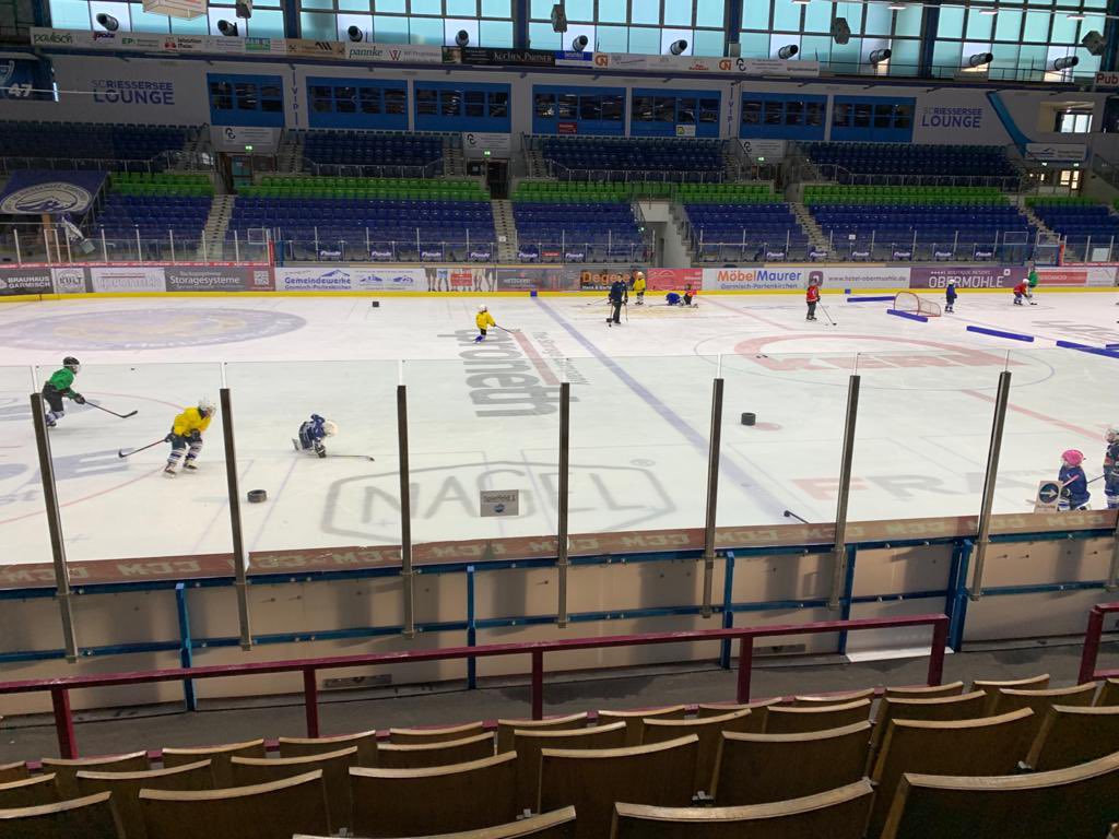Viel Spaß beim <a href="/SCRiessersee/">SC Riessersee</a> Nachwuchs 👍😃😃🏒