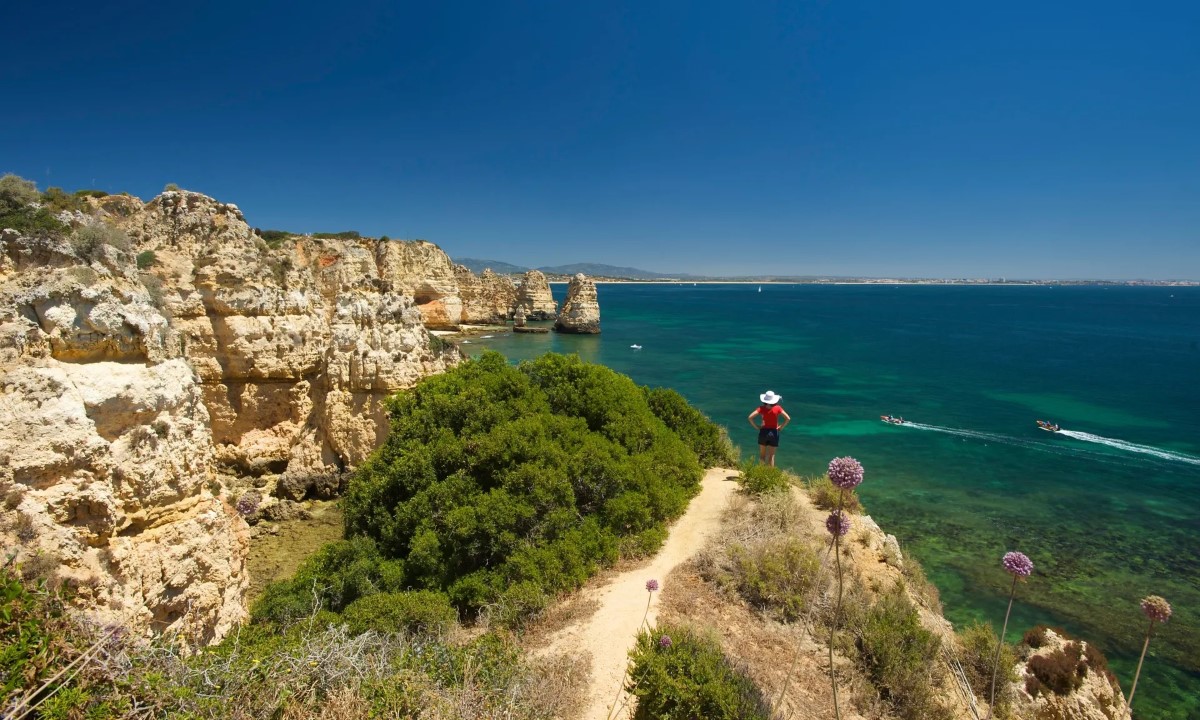 becool_travel's tweet photo. 𝐓𝐡𝐞 𝐖𝐚𝐥𝐤𝐢𝐧𝐠 𝐒𝐞𝐚𝐬𝐨𝐧 𝐢𝐬 𝐁𝐚𝐜𝐤! 🥾
Book your Self-Guided tour in Portugal 
👉 https://t.co/rdnUoRBjIW https://t.co/CUSJyGOaEs
