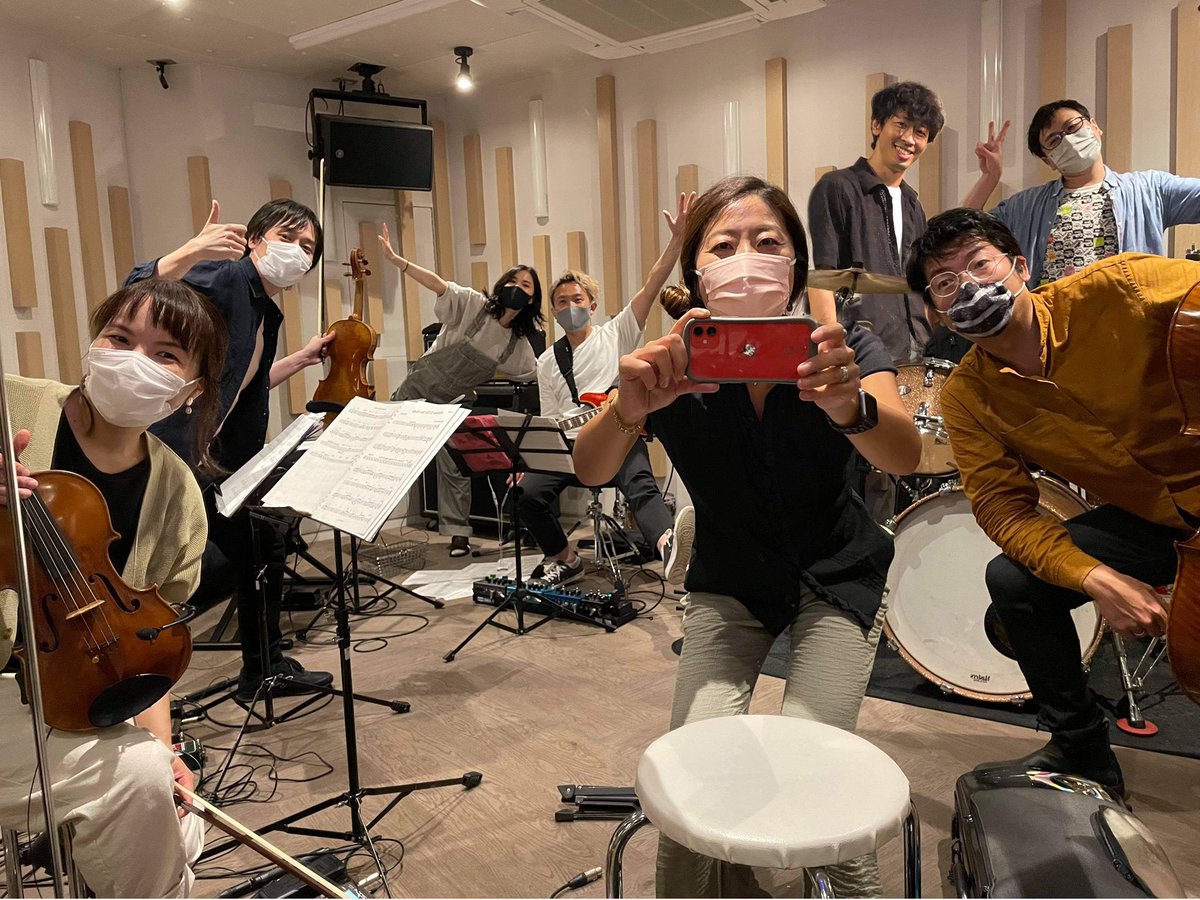 megotani's tweet photo. 10/2(土)17:30〜Multty with String Quartet＠六本木Satin Dollのリハでした！
Multty初のw/弦カル。タクさんのアレンジとてもかっこいい〜皆さん素敵！！本番がとっても楽しみです☺️ぜひチェックして下さい🎻

https://t.co/3bh7Gv1o7a

配信ページ
https://t.co/2uSmMhpckn

*写真は一部合成です笑 https://t.co/wMZVVWY9yx