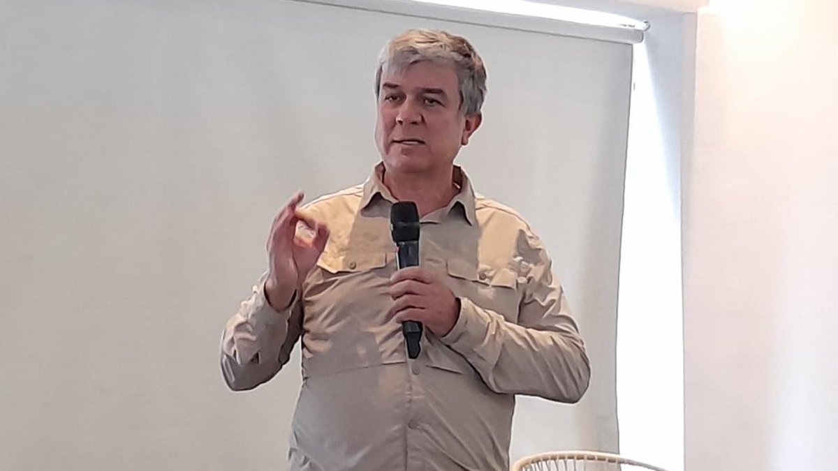 MinAmbienteCo's tweet photo. "Tenemos diferentes núcleos de deforestación, la mayoría se concentra en Meta, Caquetá y Guaviare. Hoy, semanalmente, tenemos más datos de este flagelo gracias al #MonitoreoDeBosques de @IDEAMColombia": Viceministro Francisco Cruz #FIMA2021 https://t.co/fw7NRMq1sw