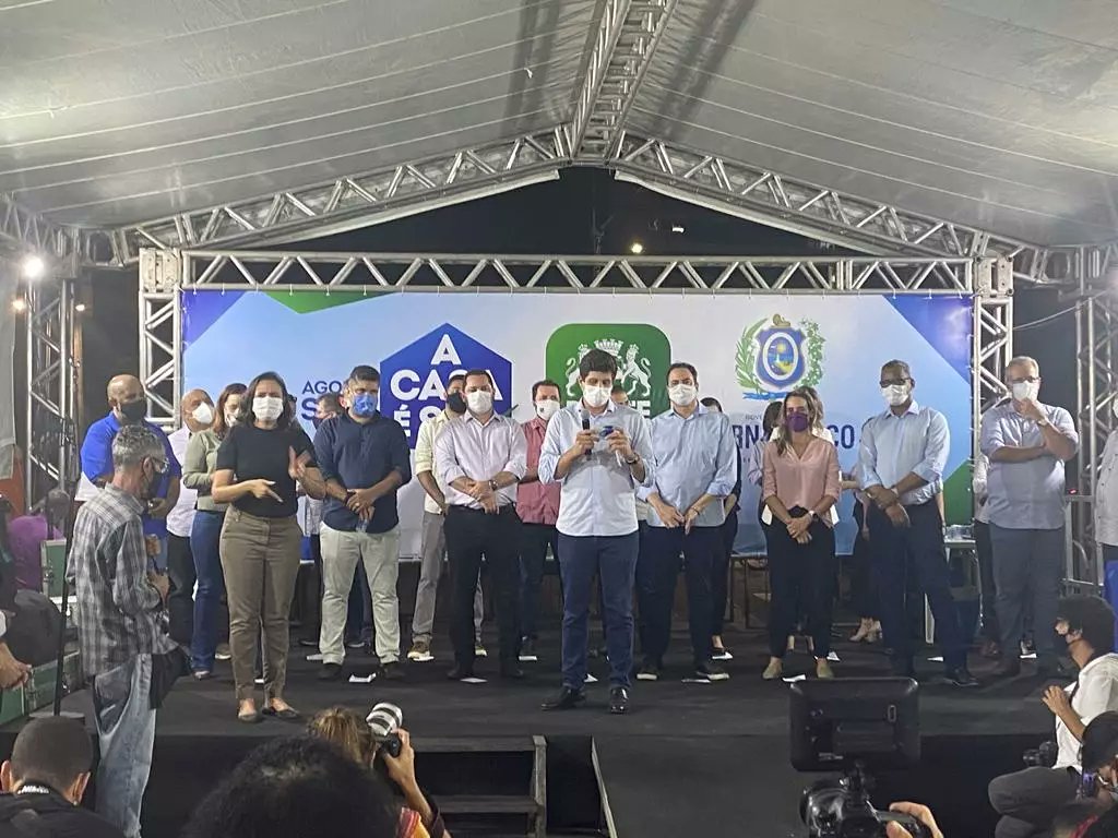 mnlmpe's tweet photo. O MNLM-PE/OLMP esteve presente nesta terça(28), no lançamento do programa, A Casa é Sua ação da @prefeiturarecife que será entregue mais de 50 mil títulos de posse.

#mnlmpe #recife #regularização https://t.co/5TX8flw6Cw