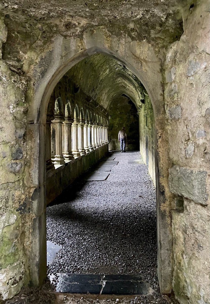 BrackTours's tweet image. It may be wet but that didn’t dampen our US visitors spirts exploring Quin Abbey and @BunrattyCastle Brack Tours making Ireland fun!! @TourismIreland @GoToIrelandUS @metcalfealison1 @DanaJWelch1 #PressTheGreenButton #FillYourHeartWithIreland