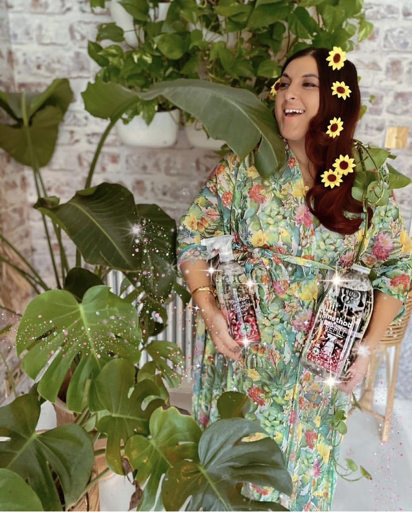 methoduk's tweet photo. our rhubarb anti-bac spray + refills are filled with freshly plucked fragrances that are sure to sparkle + kill 99.9% of bacteria. fully submerge yourself in fresh scents and get inspired by la_sidhu home jungle. 🌻
#spreadjoynotgerms #methodaddict https://t.co/rS8V6dBpwF
