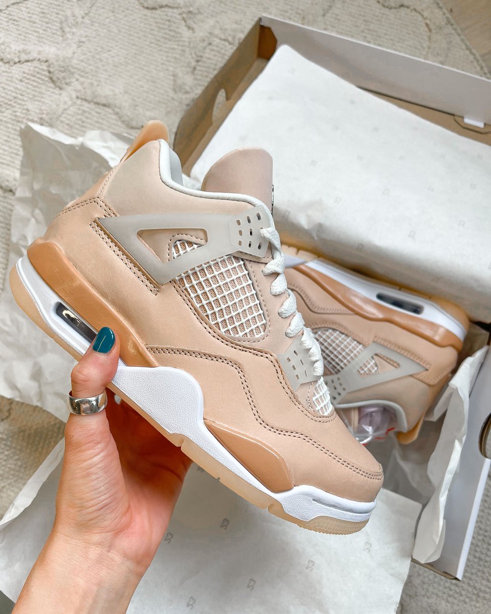TheSoleWomens's tweet image. ✨ COMPETITION EXTENDED! ✨
We're giving away the Air Jordan 4 Shimmer to one lucky winner. 

The rules are simple:
1. Follow @TheSoleWomens
2. LIKE and RETWEET this tweet
3. Comment with your UK shoe size

Good luck!