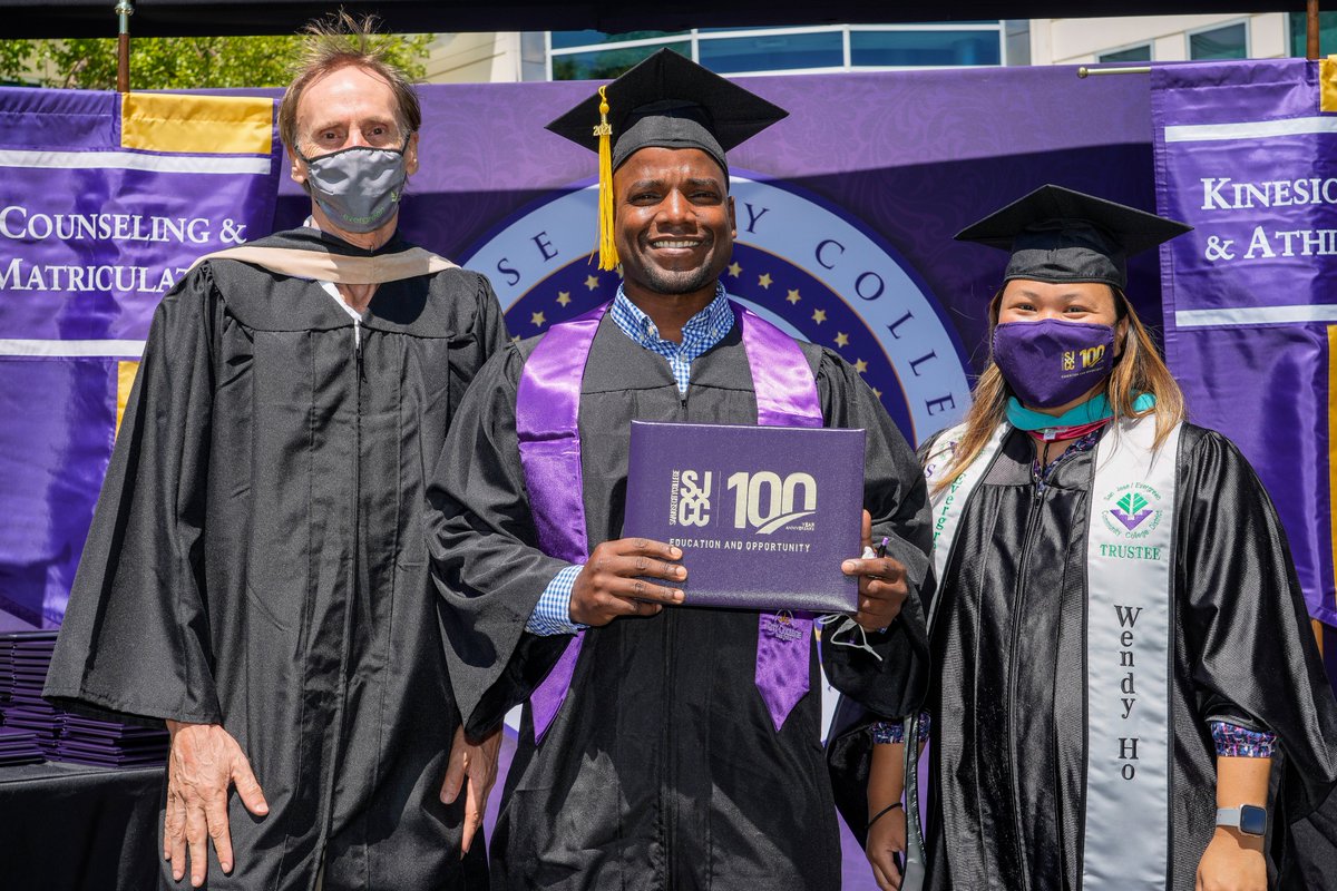 R_TomanengEdD's tweet photo. @POTUS: #AmericasCollegePromise means largest expansion of college access and affordability in 50 yrs… We need ACP to bring significant aid to @CalCommColleges students & #CA.
#BuildBackBetter #AmericasCollegePromise #HigherEd #SupportCCC https://t.co/iuHxVNcjk5