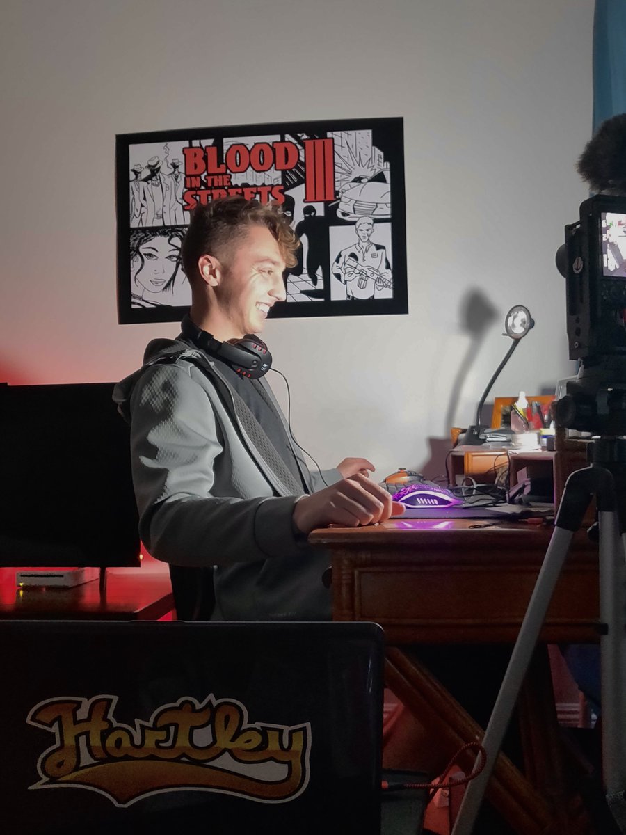 sideway's tweet photo. With just one angle and remote shooting, production design is even more important. From Noah’s sketches, Amy’s fictional film posters, and art from Noah and Martin’s favorite (fake) video game, Blood on the Streets III, their walls give us insight to who they are. #HartleySideway https://t.co/mEEE0MmI8a