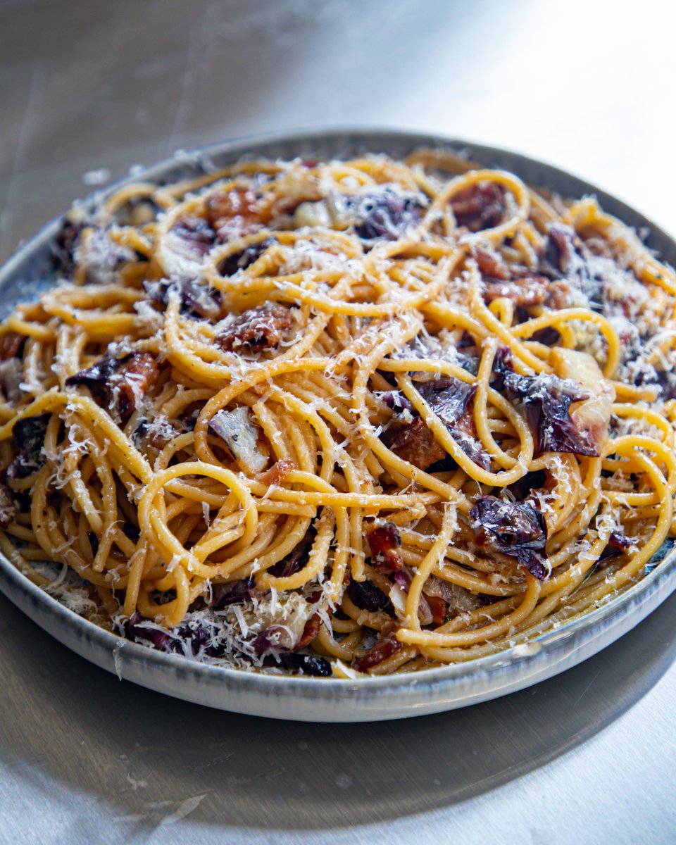 mobkitchen's tweet image. #AD This moreish pasta dish is packed full of quality Napolina ingredients and plenty of crispy bacon. Full recipe: bit.ly/39Vxfit Vid: fb.watch/8lFTG9F_UM/
#MOBKitchen #Napolina #Spaghetti #Pasta