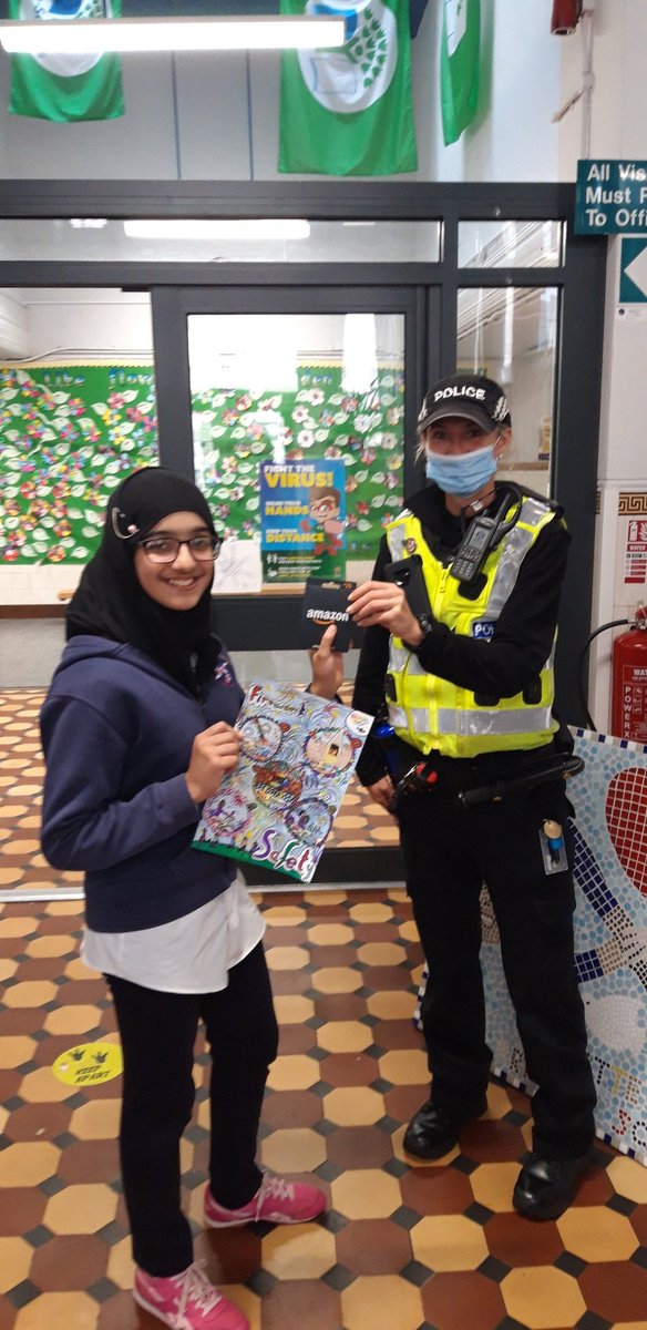 P6 and P7   welcomed PC Val and PC Christina from @GlasgowSEPolice this week to learn about #fireworksafety.
👏🏼 to this young lady in P7 who won the poster competition and will have her poster entered into a bigger Southside competition.
#Govanhill