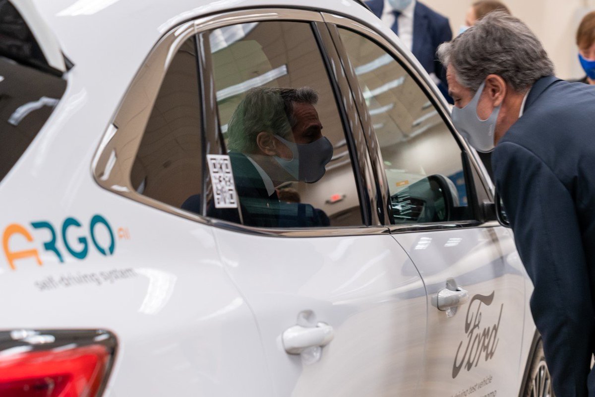 SecBlinken's tweet photo. .@ArgoAI is a leader in American innovation, producing self-driving technology that will reshape the delivery industry. Many thanks to CEO Bryan Salesky and Vice President Brett Browning for the tour of your facilities and highlighting your team’s accomplishments. https://t.co/sh9At9oAeq