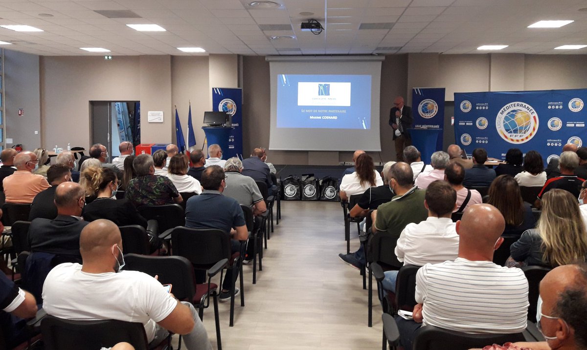 [Clubs] Rendez-vous avec les clubs au siège de la Ligue pour une soirée RSO avec la remise de packs informatiques (matériel recyclé). 
En corollaire, signature d'une convention avec le <a href="/handisport_paca/">CRHandisport Provence-Alpes-Côte d'Azur</a>.
#lmedfoot #rso #handisport