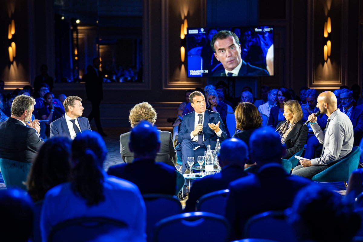cestrosi's tweet photo. Entouré de @sandrogozi, @LucChatel, @ar_leroy, Dominique Senequier, @JehannoSylvie et @BrunoLeMaire pour participer à la table ronde dédiée au lien entre transition écologique et réindustrialisation de la France à l'occasion du #TransitionForum et des #NiceTransitionDays. https://t.co/fmohgKYYsY